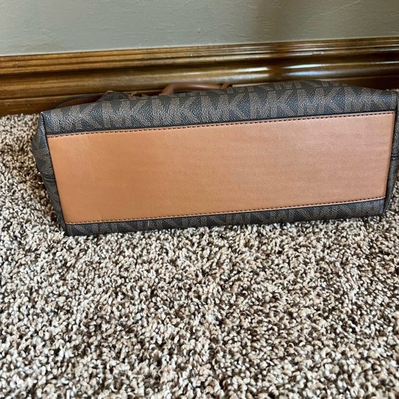 Michael Kors small satchel crossbody - Picture 7 of 8